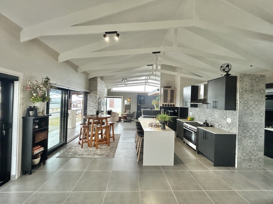 3 Bedroom Property for Sale in Wavecrest Eastern Cape